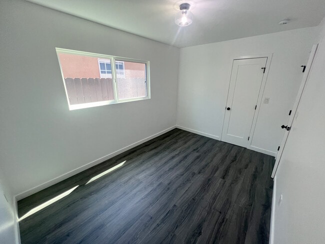 Photo - 3572 Nile St