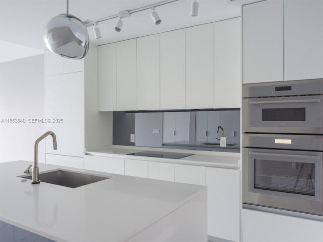 Photo - 700 NE 24th St Unidad 4806