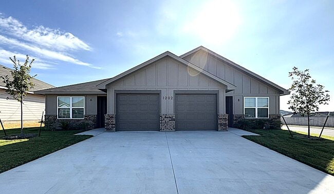 Photo - 1202 Lexington Dr
