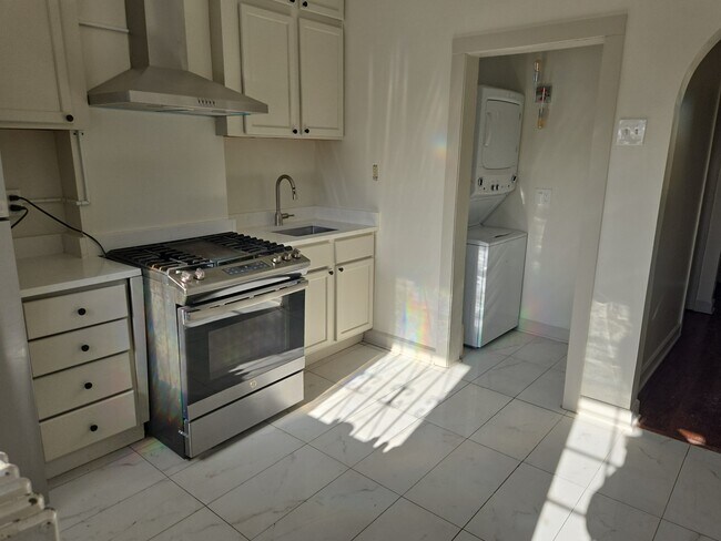 Photo - 2417 W Arthington St Unit 2