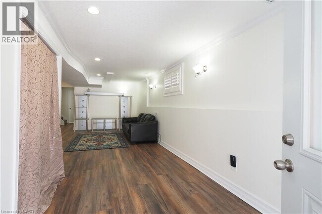 Photo - 67 Hollyridge Crescent