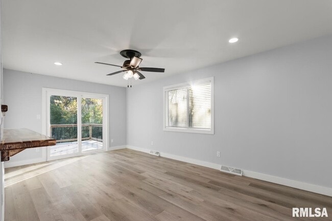 Photo - 1900 E Knox St