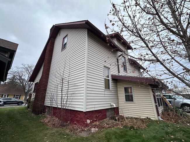 Photo - Click the “Apply Now” button or email wapmrentals@gmail.com for a prompt response.