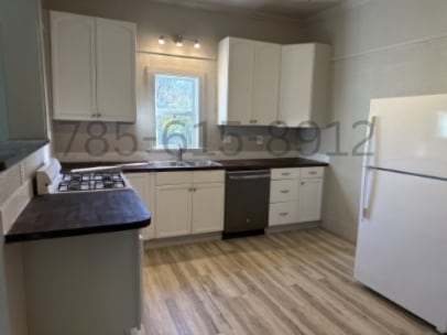 Photo - 836 E 10th St