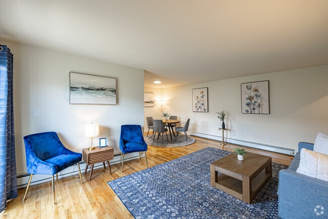 1BR, 1BA w/Rec Room - 1,075SF - Living Room - Woodbridge Village