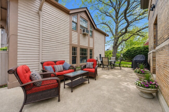 Photo - 235 Greenwood St