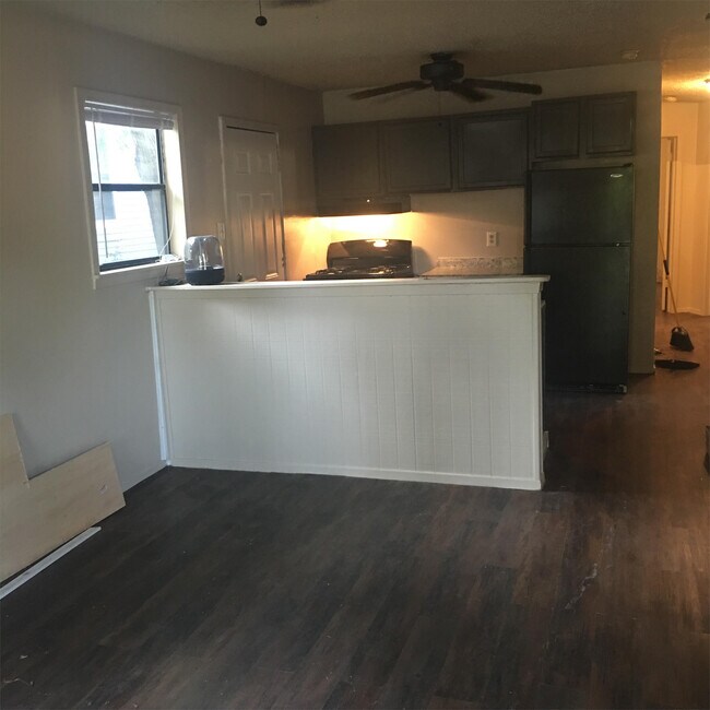 Photo - 323 E French Pl