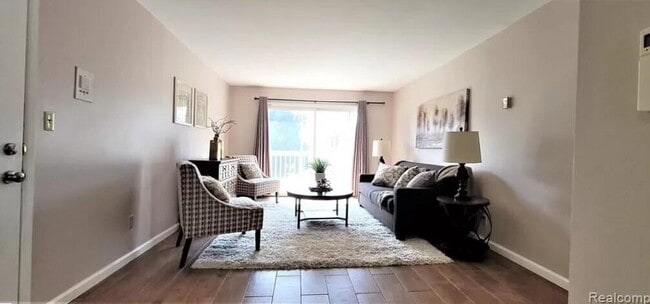 Photo - 2445 Torquay Ave Unit 211