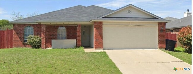 Building Photo - 1411 Saddle Dr