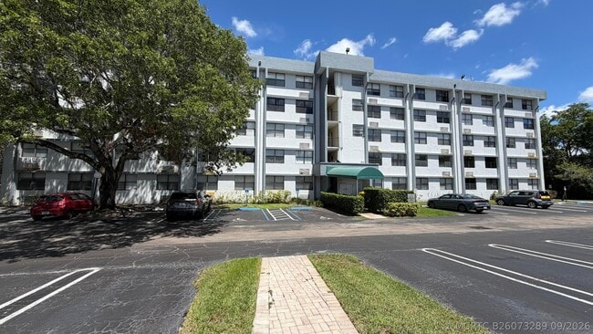 Building Photo - 2501 Riverside Dr Unit 118-A