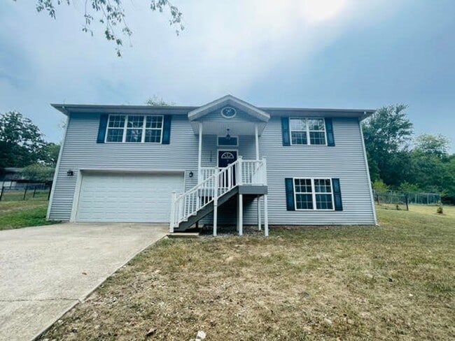 Building Photo - Gorgeous 3 Bedroom, 2 Bathroom Split Level Home in Waynesville