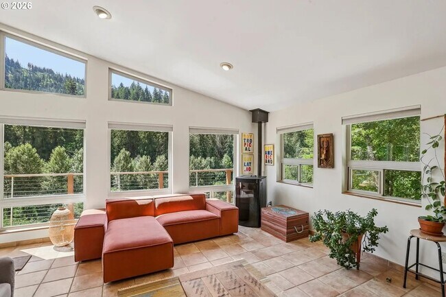 Photo - 331 Lakeview Rd