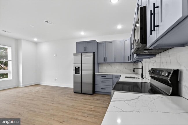 Building Photo - 2333 E York St Unit 4