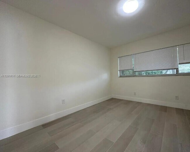 Photo - 1514 SW 6th St Unit 4