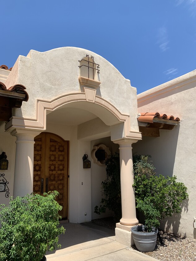 Catalina Foothills 4 bedroom 4 bath Home located in prestigious Canyon Ridge. 270-degree VIEWS! - 4667 N Rocky Crest Plz (Tucson, AZ)