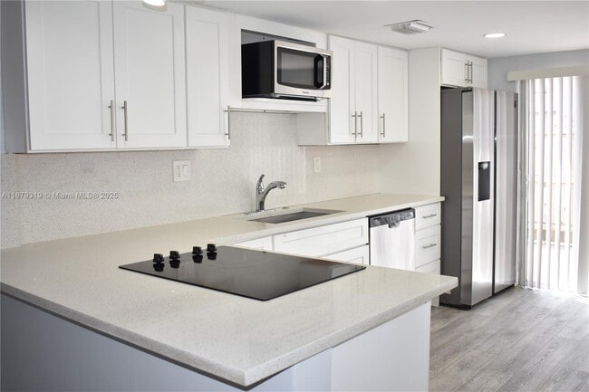 Building Photo - 312 SW 1st St Unit E-4 Rental