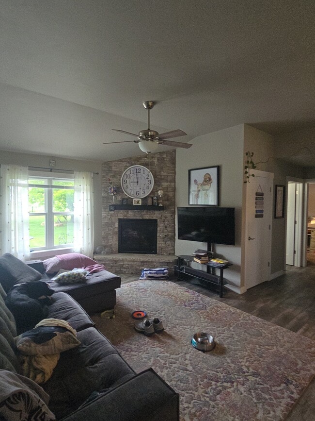 Photo - 1230 Spartan Rd
