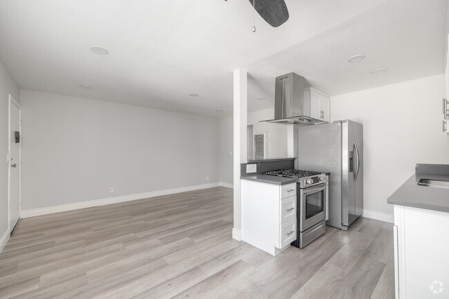 1BR, 1BA - 600SF - Kitchen