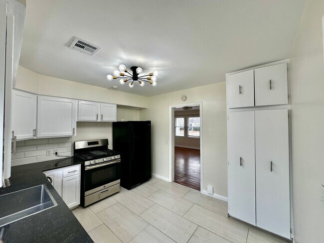 Photo - Adorable Midtown Home!