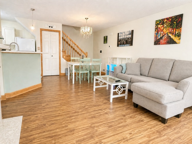 Photo - 811 Burr Oaks Dr