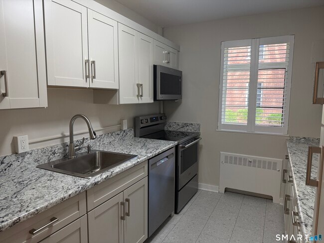 Building Photo - 20 Outlook Ave Unit 102
