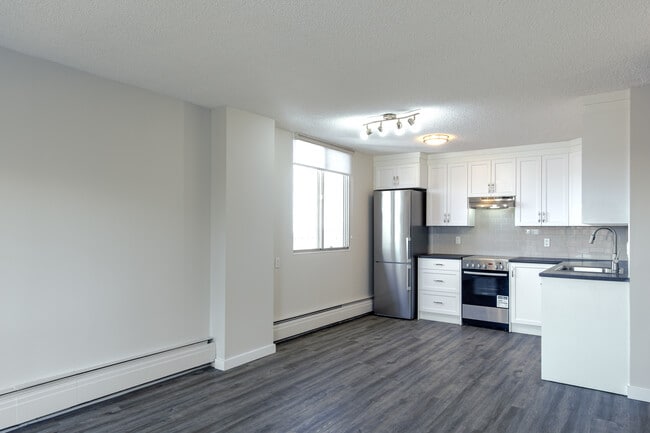 Building Photo - The Mountbatten Apartments