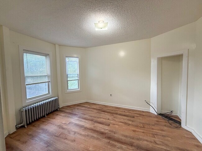 60 Lucerne St Unit 2