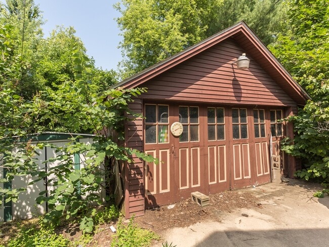 Photo - 830 Bellevue Ave