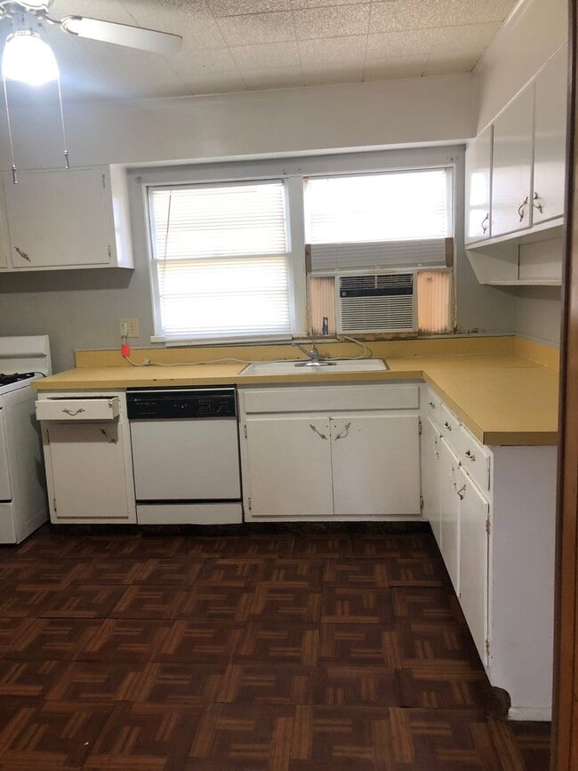 Photo - 3 Bedrooms, 1 Bath, 1 Car Garage Near Caprock High School!