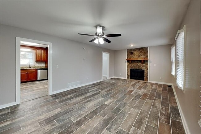 Photo - 304 Winchester Way