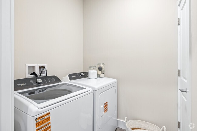2BR, 2BA - 1,031SF - Laundry
