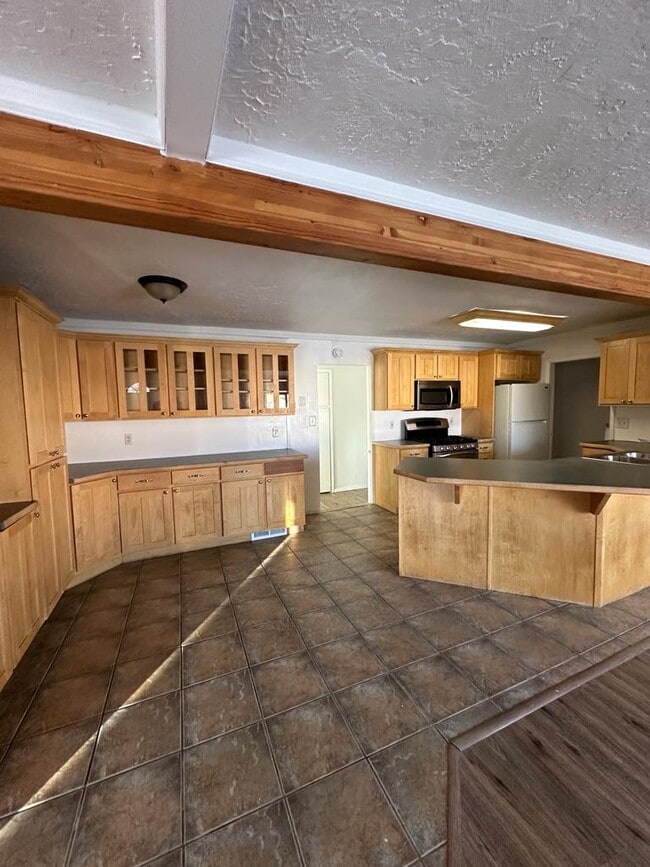 Photo - 155 N Main St