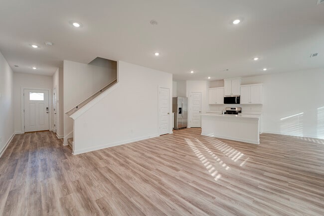 Photo - 139 S Maroon Ave