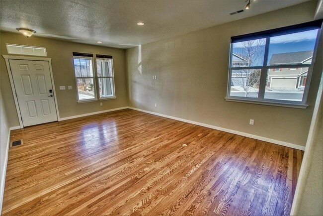 Photo - 5796 Dunraven St