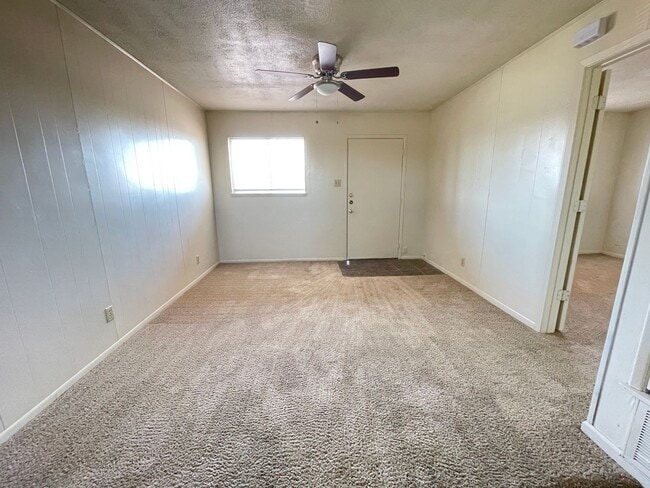 Photo - 807 W Hallmark Ave Unit E