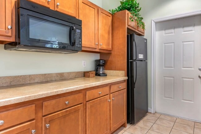 Photo - Courtney Manor Apartments