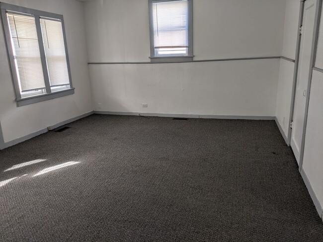 Photo - $1200 - 2 Bedroom 1 Bath Home - Heart of the City