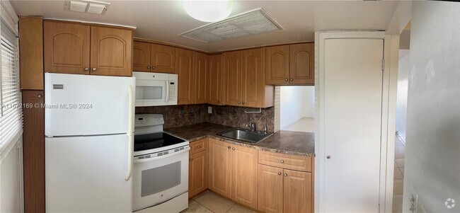 Building Photo - 2825 NE 201st Terrace Unit M221 Rental