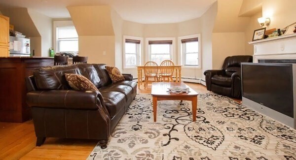 Photo - 318 Tappan St Unit 3