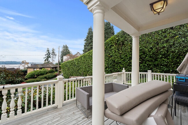 Photo - 1435 Newport Way