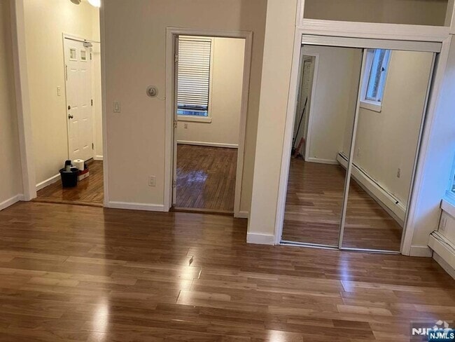 Building Photo - 121 Brookside Ave Unit 2 Rental
