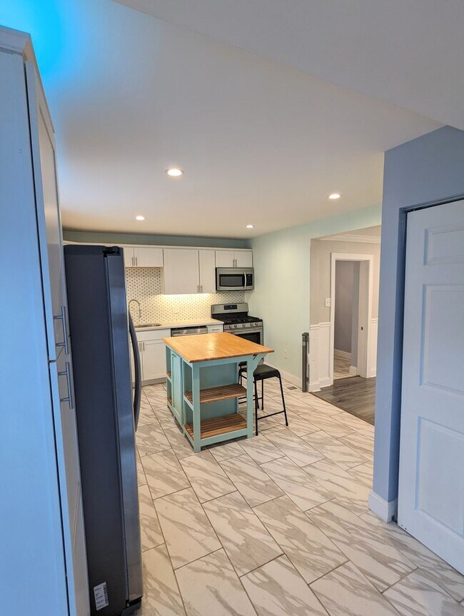 Photo - Spacious 3 bedroom 2.5 Bathroom Single Family Home (Mt Washington)