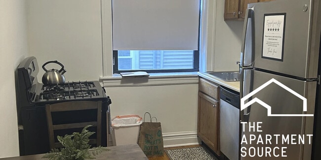 Building Photo - 1911 W Larchmont Ave Unit 1B Rental