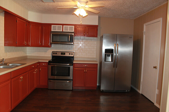 Move In Special!!! $150 off 2nd month ren... - Move In Special!!!  $150 off 2nd month ren... House