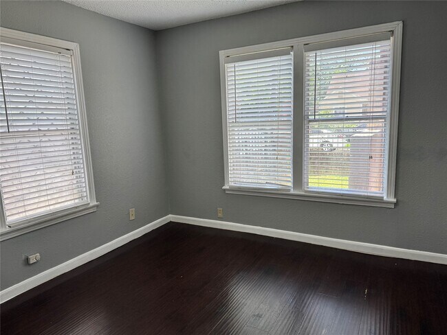 Photo - 5617 Eskridge St