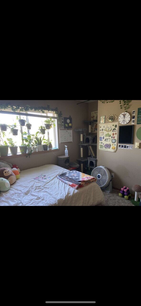 Building Photo - Steps from Campus, Minutes to Downtown – 4BR Apartment on N Forest St | Pre-Leasing July 2026 Unit #102