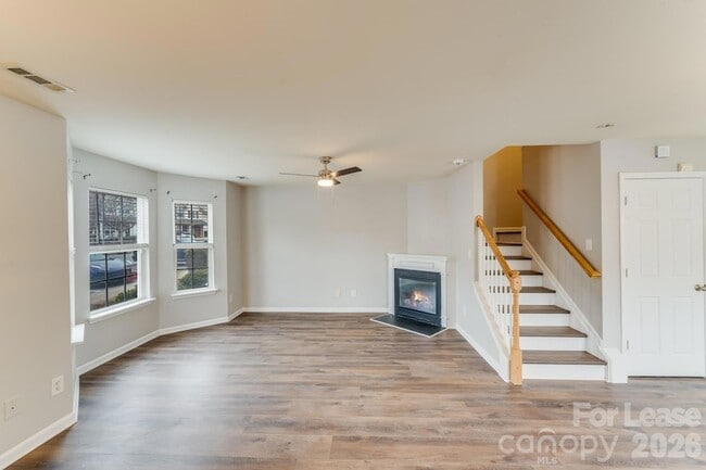 Photo - 3410 Broadwick St