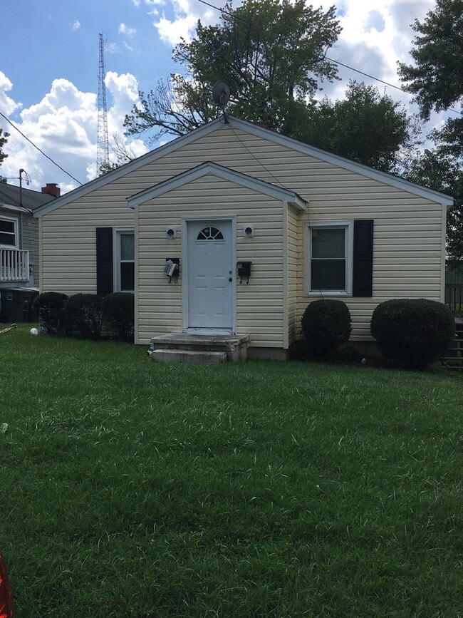 Building Photo - Wonderful 2 Bedroom, 1 Bath Duplex!!