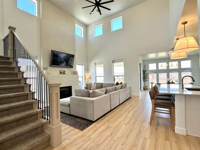 Building Photo - 655 S Lesina Hts Dr Rental