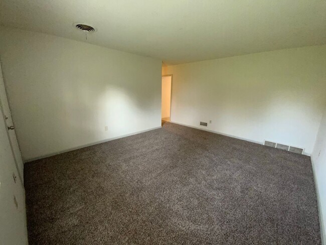 Photo - 1630 W Amos Dr Unit Apt A